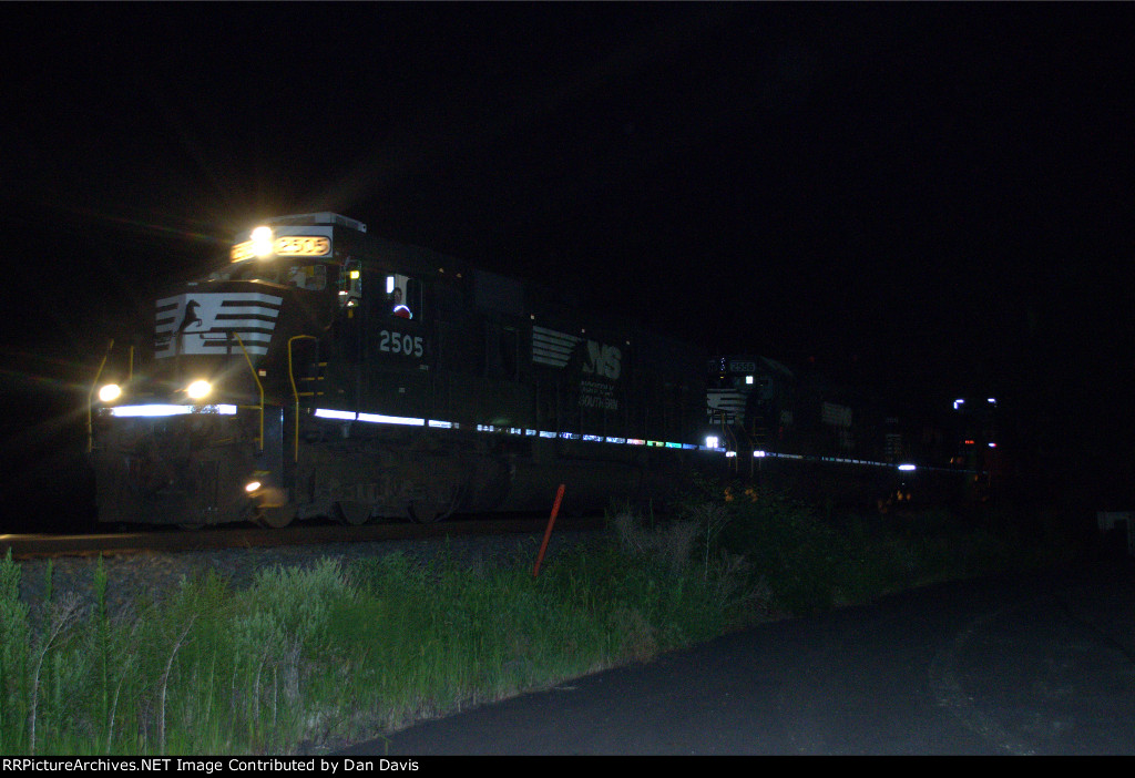 NS SD70 2505 leads 25T